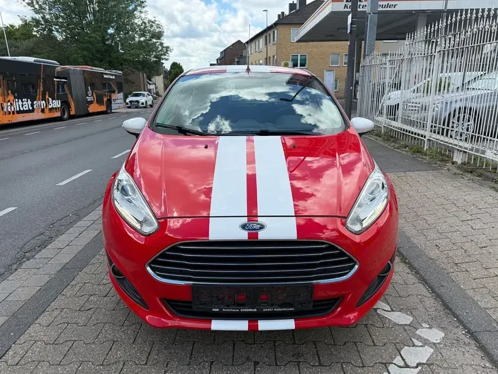 Gebraucht Ford Fiesta Titanium 82 PS (60 kW) 2014 Rot Kleinwagen