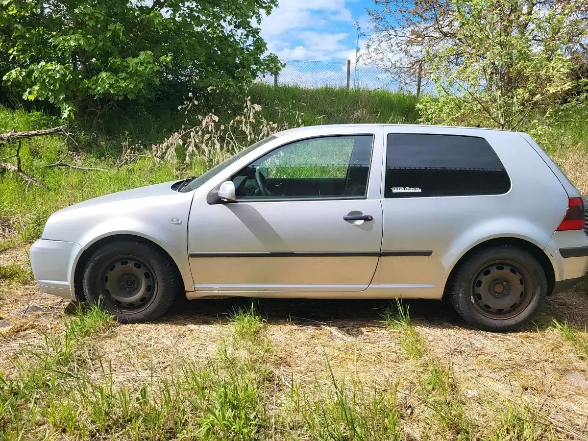 Gebraucht VW Golf 75 PS (55 kW) 1999 Silber Coupé