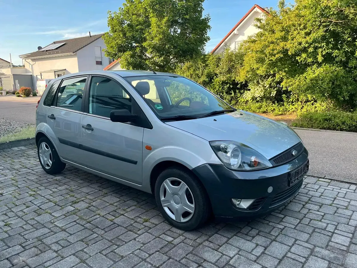 Gebraucht Ford Fiesta 80 PS (58 kW) 2005 Silber Kleinwagen