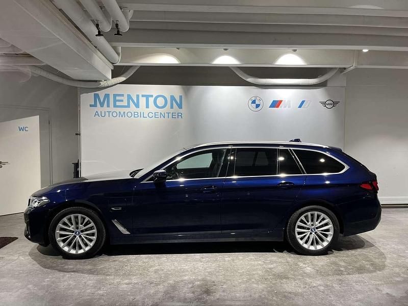 Gebraucht BMW 530e Luxury Line 292 PS (214 kW) 2022 Blau Kombi
