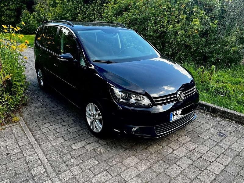 Schwarz Gebraucht 2015 VW Touran Van / Kleinbus | 11.850 € (Superpreis) - Bild 1/4