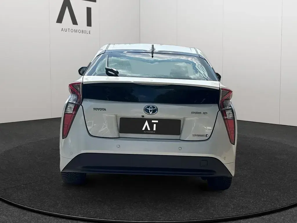Gebraucht Toyota Prius Comfort 98 PS (72 kW) 2016 Weiß Limousine