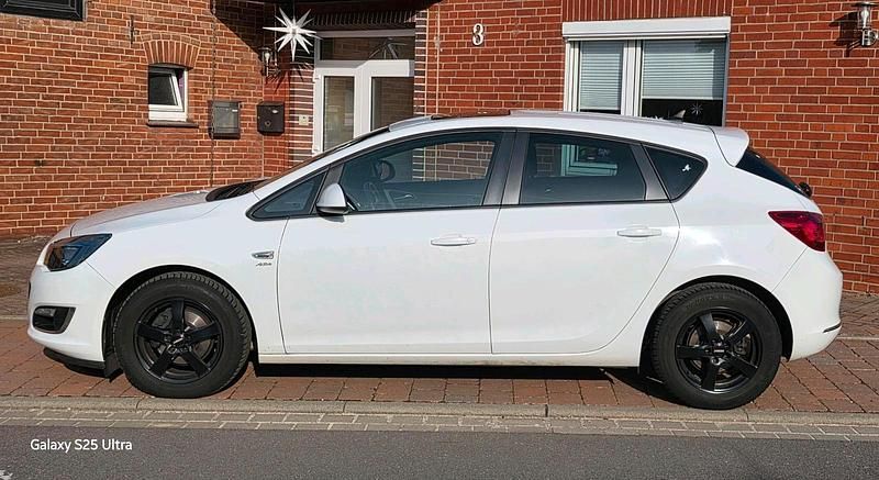 Gebraucht Opel Astra Active 120 PS (88 kW) 2013 Weiß Limousine