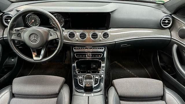 Gebraucht Mercedes E220 Avantgarde 194 PS (142 kW) 2017 Schwarz Limousine