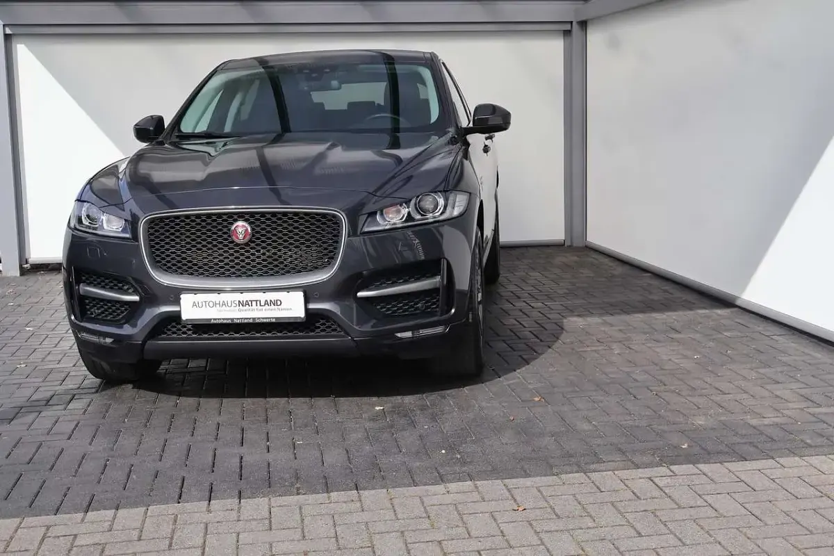 Gebraucht Jaguar F-Pace 300 PS (220 kW) 2018 Carpathian grey SUV