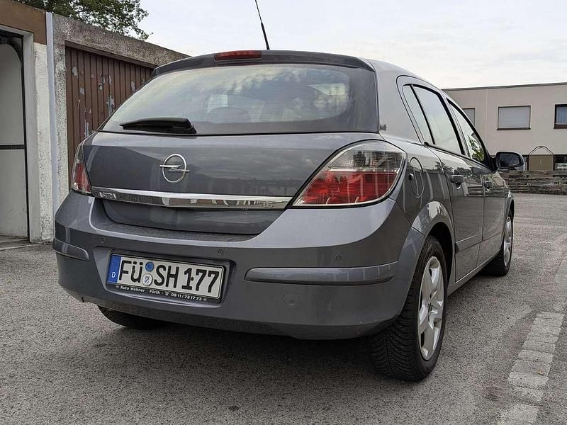 Grau Gebraucht 2007 Opel Astra Catch Me Limousine | 2.900 € (Fairer Preis) - Bild 1/4