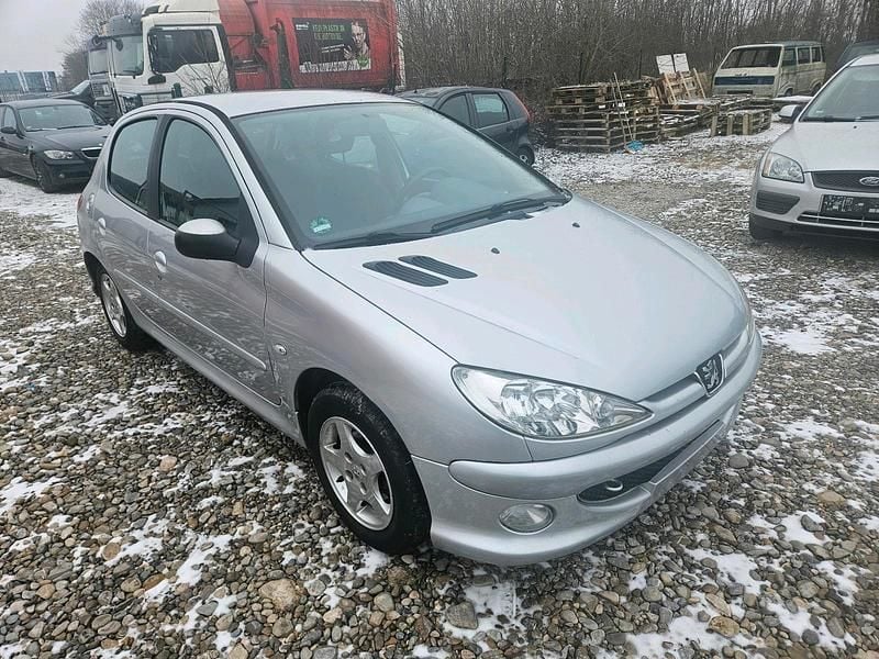 Silber Gebraucht 2009 Peugeot 206 Kleinwagen | 1.690 € (Fairer Preis) - Bild 1/4