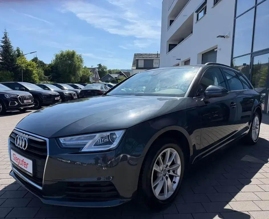 Gebraucht Audi A4 Sport 150 PS (110 kW) 2019 Grau Kombi