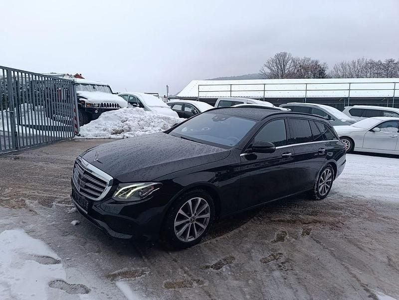 Schwarz Gebraucht 2019 Mercedes E200 Kombi | 19.799 € (Guter Preis) - Bild 1/4