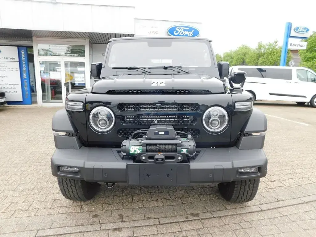 Neu BAW 212 166 PS (122 kW) 2026 Schwarz SUV