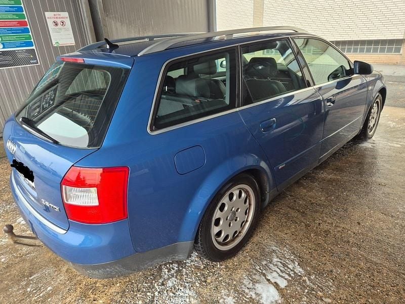 Gebraucht Audi A4 163 PS (119 kW) 2002 Blau Kombi