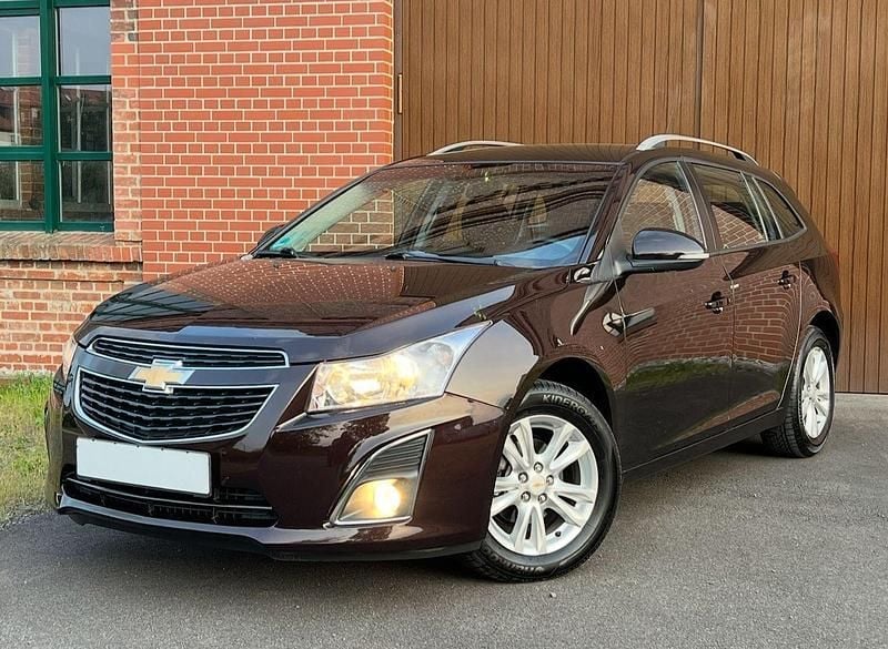 Braun Gebraucht 2014 Chevrolet Cruze Kombi | 6.790 € (Fairer Preis) - Bild 1/4
