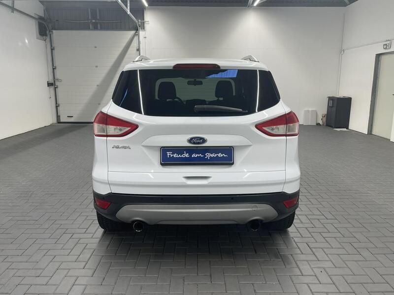 Gebraucht Ford Kuga 163 PS (119 kW) 2013 Weiß (frostweiss) SUV
