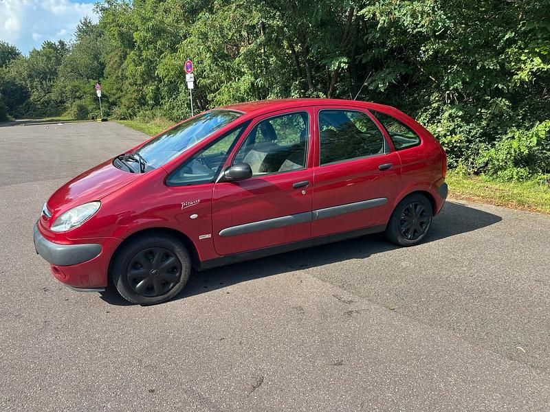 Rot Gebraucht 2001 Citroën Xsara Picasso Van / Kleinbus | 1.400 € (Fairer Preis) - Bild 1/4