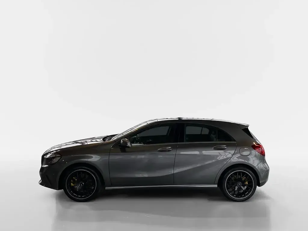 Gebraucht Mercedes A250 Urban 211 PS (155 kW) 2017 Mountaingrau  met. Limousine