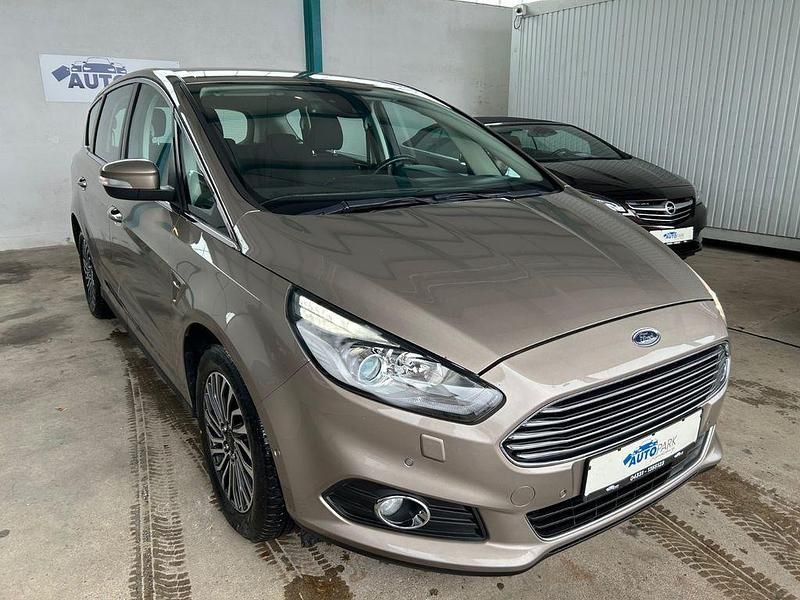 Gebraucht Ford S-MAX Titanium 190 PS (139 kW) 2019 Silber Van / Kleinbus