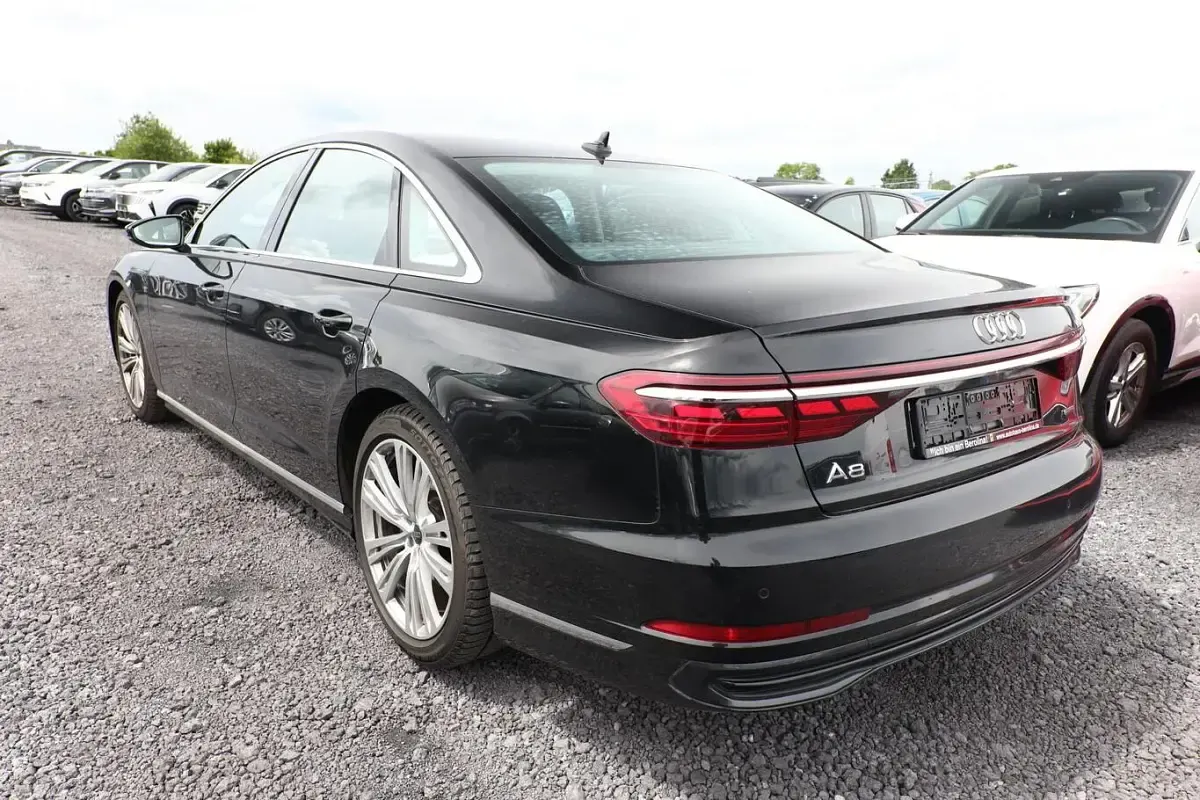 Gebraucht Audi A8 286 PS (210 kW) 2023 Brillantschwarz Limousine