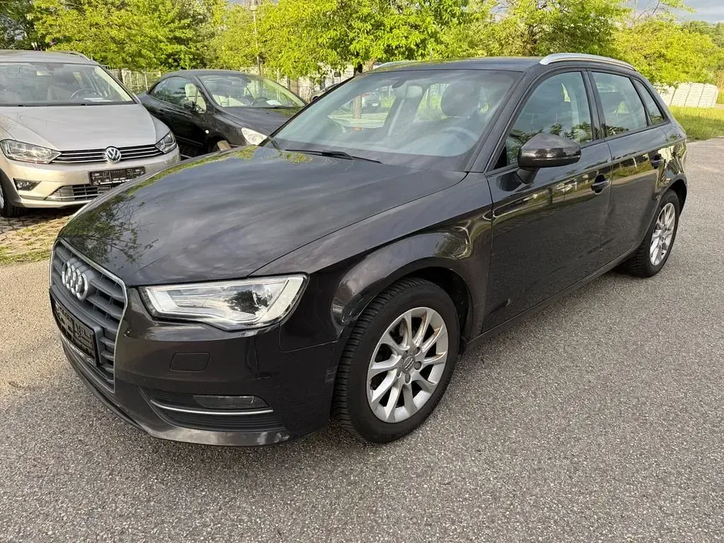 Gebraucht Audi A3 Attraction 105 PS (77 kW) 2014 Braun Limousine