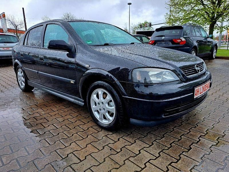 Używany Opel Astra Njoy 103 KM (75 kW) 2004 Czarny Sedan/Limuzyna