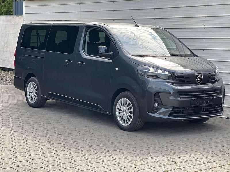 Titanium grau metallic Gebraucht 2025 Peugeot Traveller Business-Line Van / Kleinbus | 42.490 € (Guter Preis) - Bild 1/3