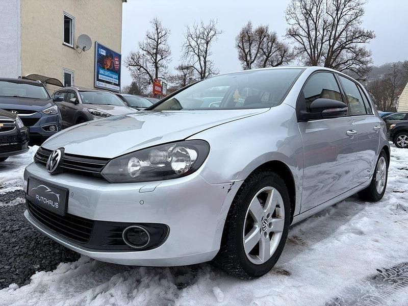 Gebraucht VW Golf Comfortline 105 PS (77 kW) 2012 Silber Limousine