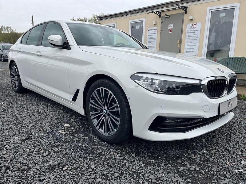Alpinweiss iii Gebraucht 2020 BMW 530 Sport Line Limousine | 30.850 € (Superpreis) - Bild 1/4