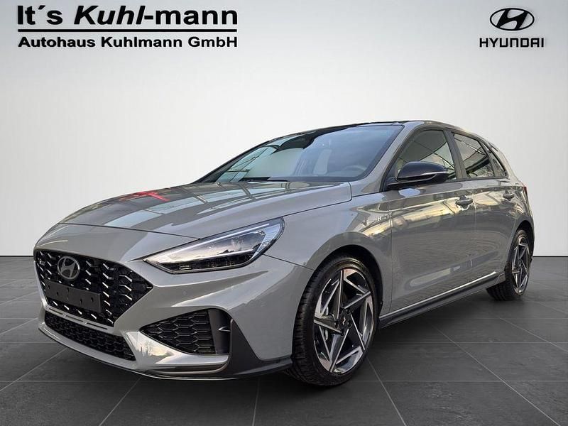 Shadow grey Neu 2025 Hyundai i30 N Line Limousine | 31.490 € (Teuer) - Bild 1/4