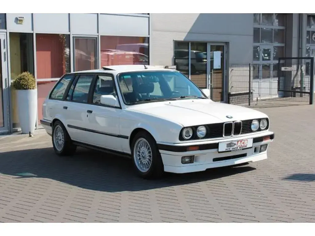 Brugt BMW 325 170 HK (125 kW) 1989 Hvid Stationcar