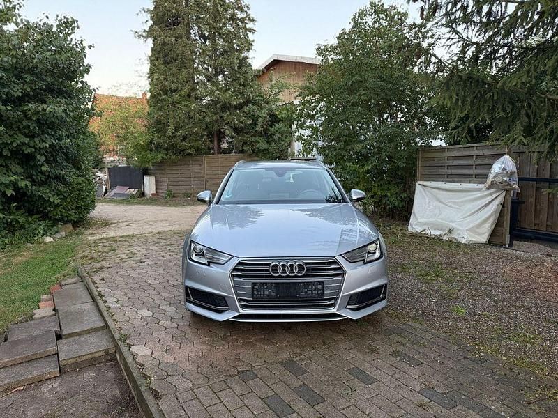 Silber Gebraucht 2018 Audi A4 Sport Kombi | 16.900 € (Guter Preis) - Bild 1/4