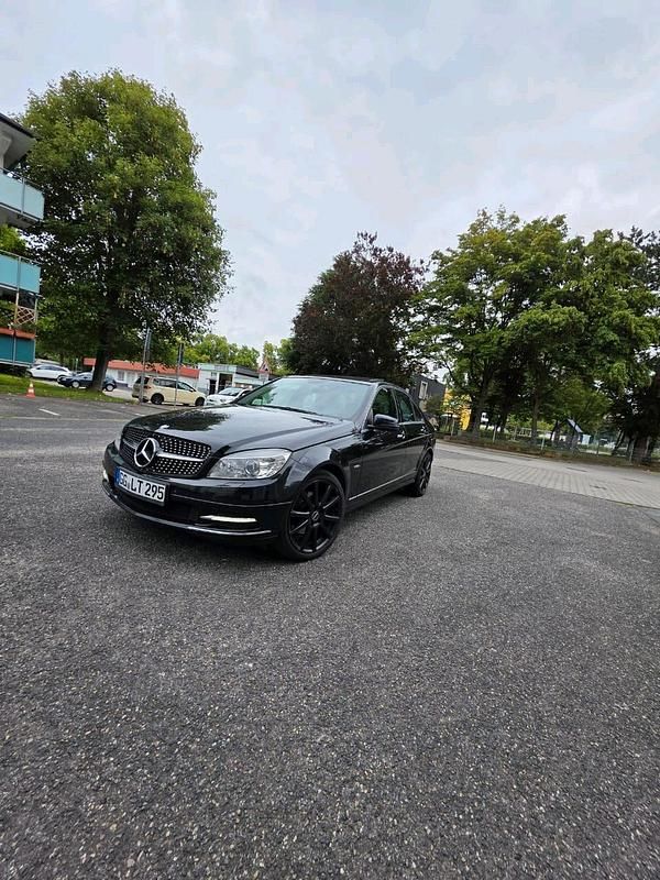 Schwarz Gebraucht 2010 Mercedes C250 Limousine | 5.900 € (Fairer Preis) - Bild 1/4