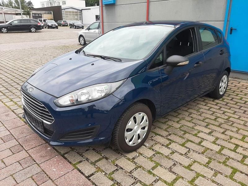Blau Gebraucht 2015 Ford Fiesta Ambiente Kleinwagen | 4.199 € (Guter Preis) - Bild 1/4