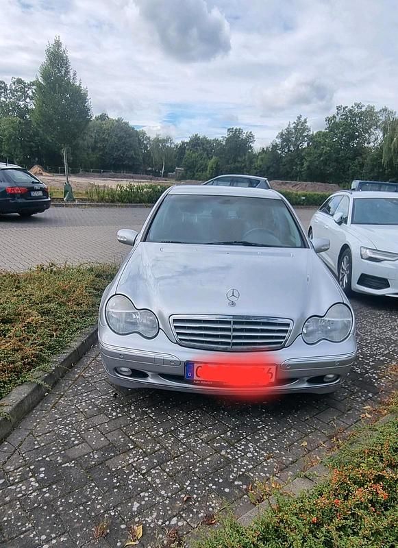 Silber Gebraucht 2003 Mercedes C220 Limousine | 2.399 € (Guter Preis) - Bild 1/4
