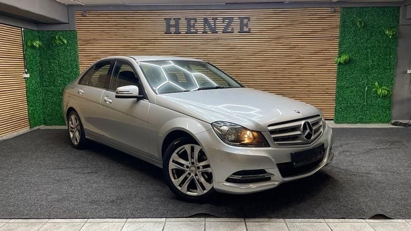Silber Gebraucht 2013 Mercedes C180 Avantgarde Limousine | 6.950 € (Superpreis) - Bild 1/4