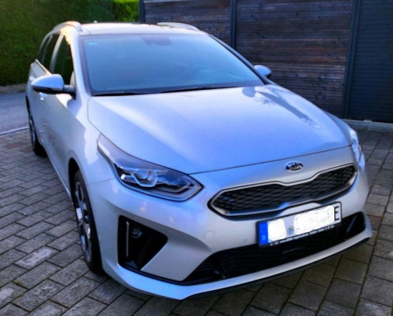 Silber Gebraucht 2021 Kia Ceed Sportswagon Platinum Kombi | 21.000 € (Superpreis) - Bild 1/4