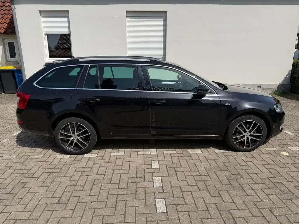 Usata Skoda Octavia Ambition 150 CV (110 kW) 2015 Nero Station wagon
