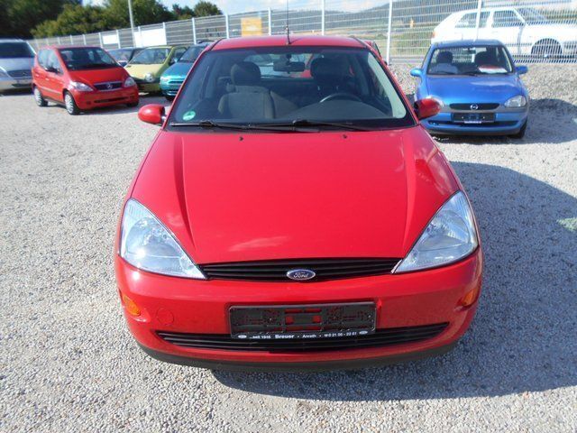 Gebraucht Ford Focus Ambiente 75 PS (55 kW) 2001 Rot Limousine