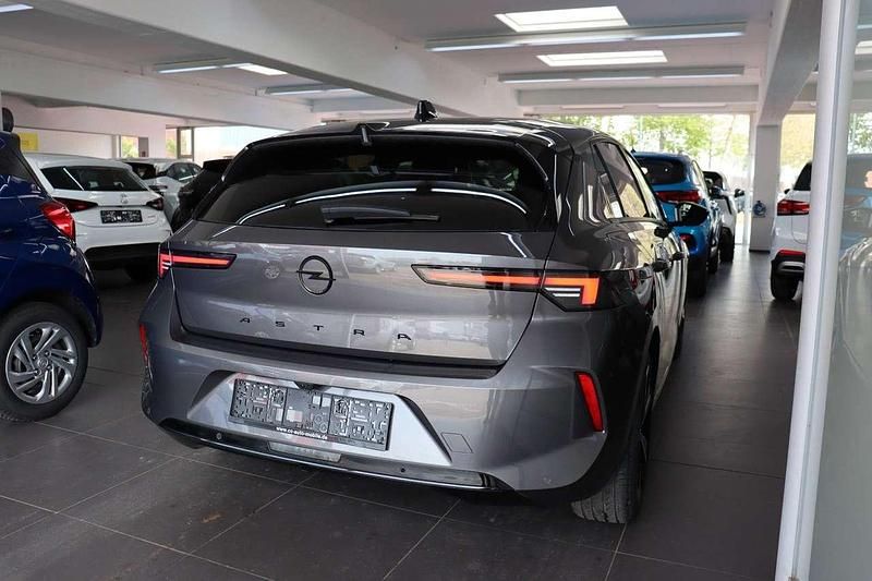 Neu Opel Astra 131 PS (96 kW) 2025 Grau Limousine