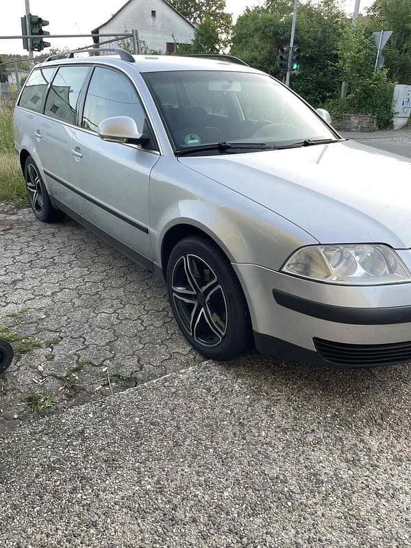 Silber Gebraucht 2005 VW Passat Kombi | 2.899 € (Fairer Preis) - Bild 1/4