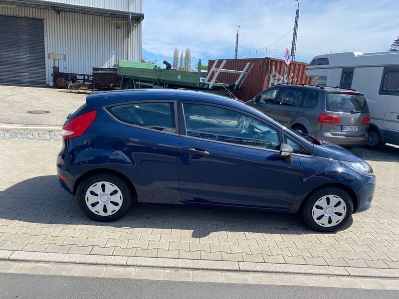 Gebraucht Ford Fiesta Ambiente 60 PS (44 kW) 2011 Blau Kleinwagen