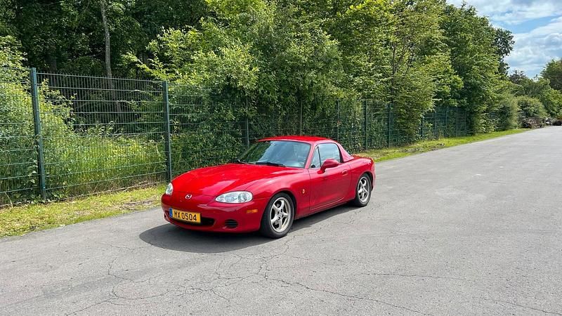 Rot Gebraucht 2004 Mazda MX5 Cabrio | 8.500 € (Teuer) - Bild 1/4