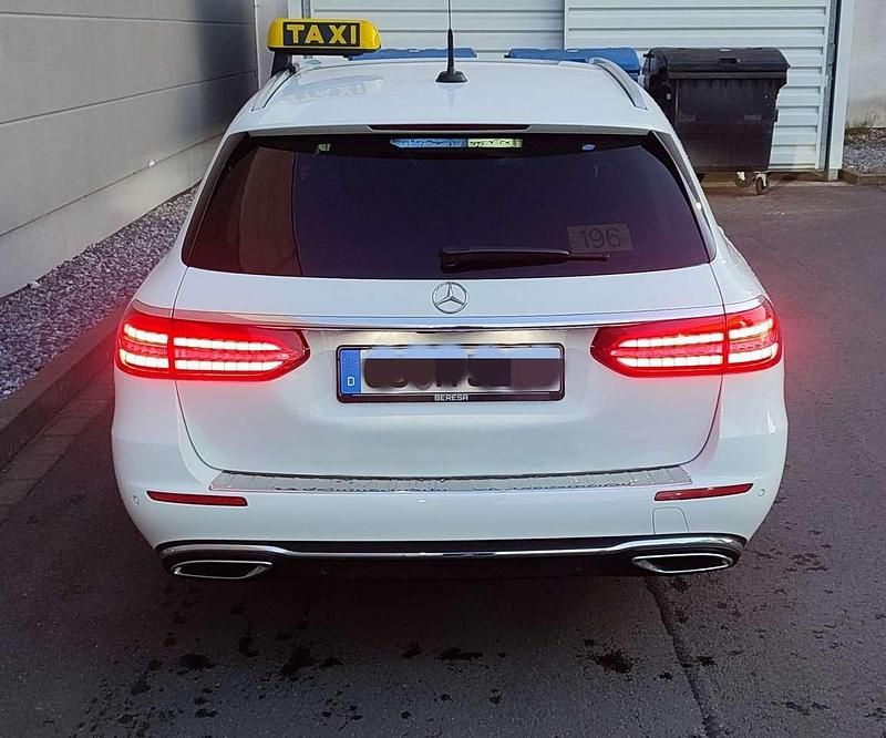 Gebraucht Mercedes E220 200 PS (147 kW) 2023 Weiß Kombi