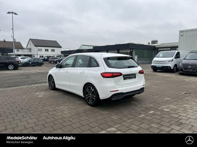 Gebraucht Mercedes 200 150 PS (110 kW) 2024 Unilack polarweiß Limousine