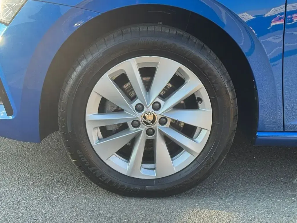 Gebraucht Skoda Scala Ambition 150 PS (110 kW) 2023 Blau Kleinwagen