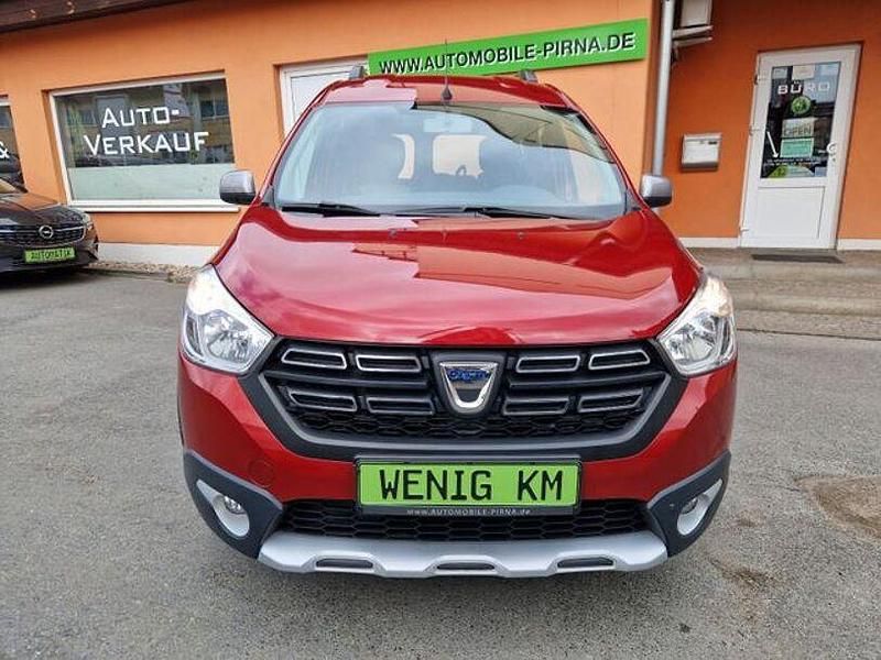 Gebraucht Dacia Dokker Stepway 131 PS (96 kW) 2021 Rot Van / Kleinbus