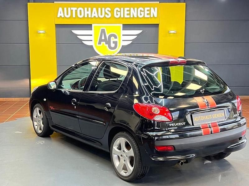 Gebraucht Peugeot 206+ Basis 75 PS (55 kW) 2010 Schwarz Kleinwagen