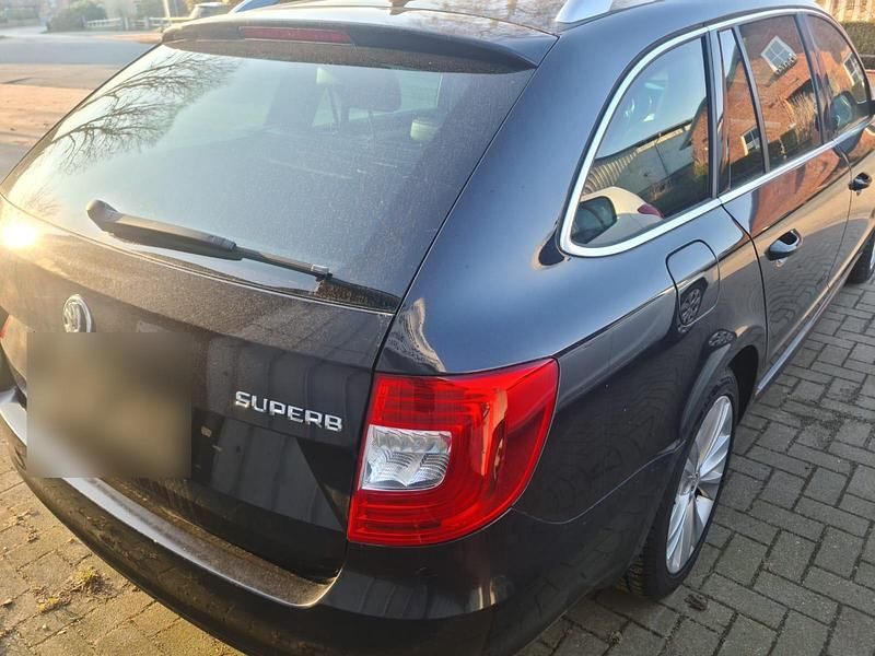 Gebraucht Skoda Superb 140 PS (102 kW) 2014 Schwarz Kombi