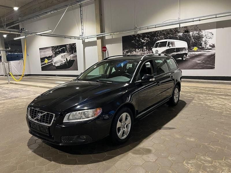 Schwarz Gebraucht 2009 Volvo V70 Momentum Kombi | 6.650 € (Etwas zu teuer) - Bild 1/4