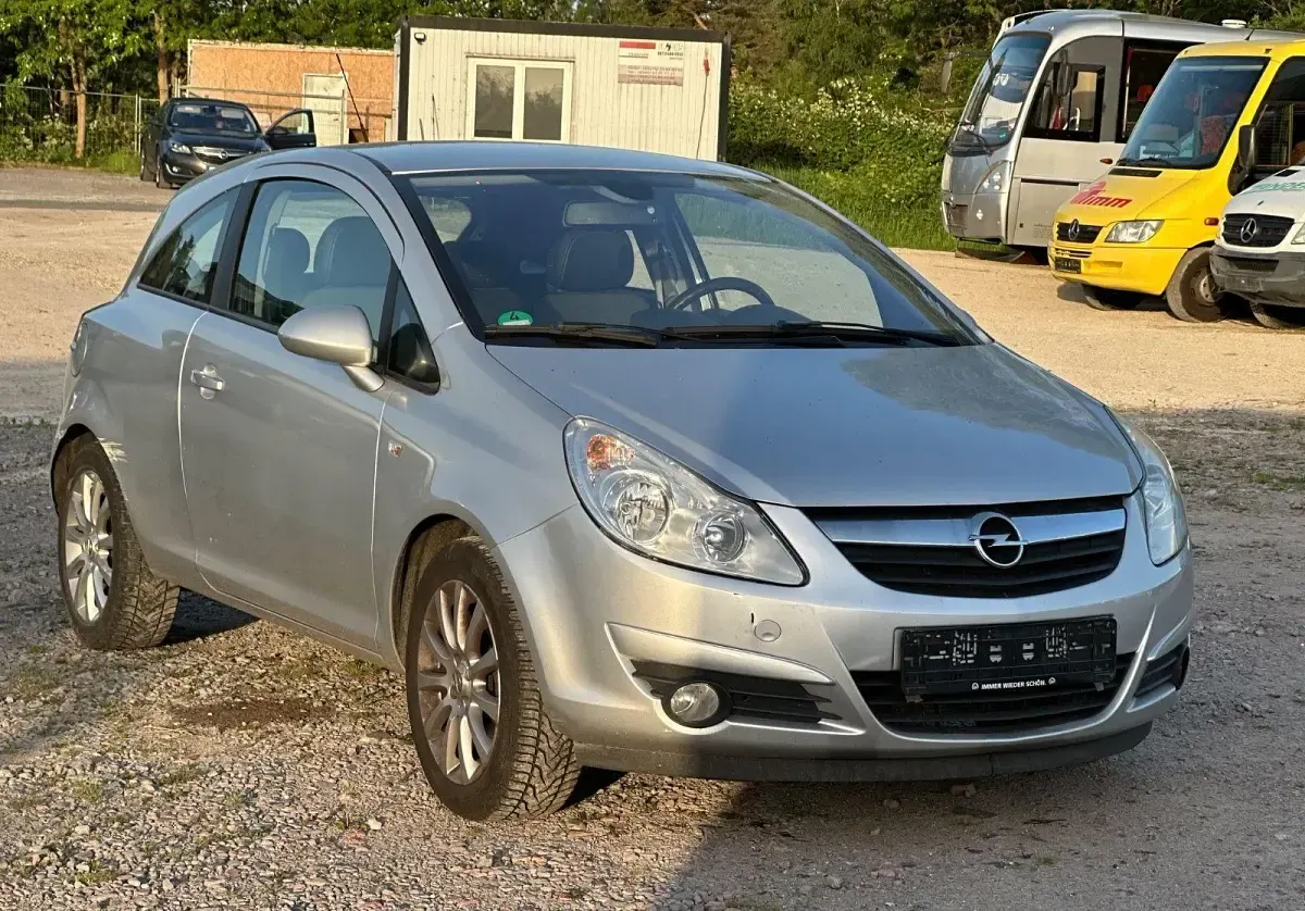 Gebraucht Opel Corsa 80 PS (58 kW) 2008 Silber Kleinwagen