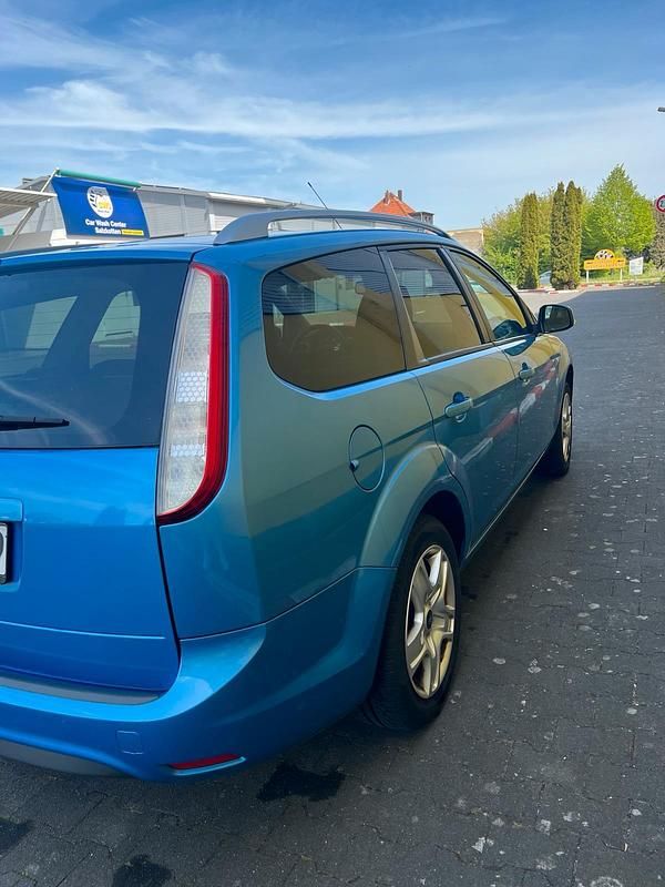 Gebraucht Ford Focus 102 PS (75 kW) 2009 Blau Kombi