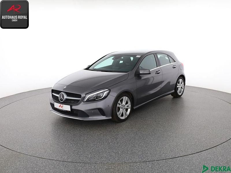 Grau Gebraucht 2015 Mercedes A160 Urban Limousine | 18.480 € (Etwas zu teuer) - Bild 1/4
